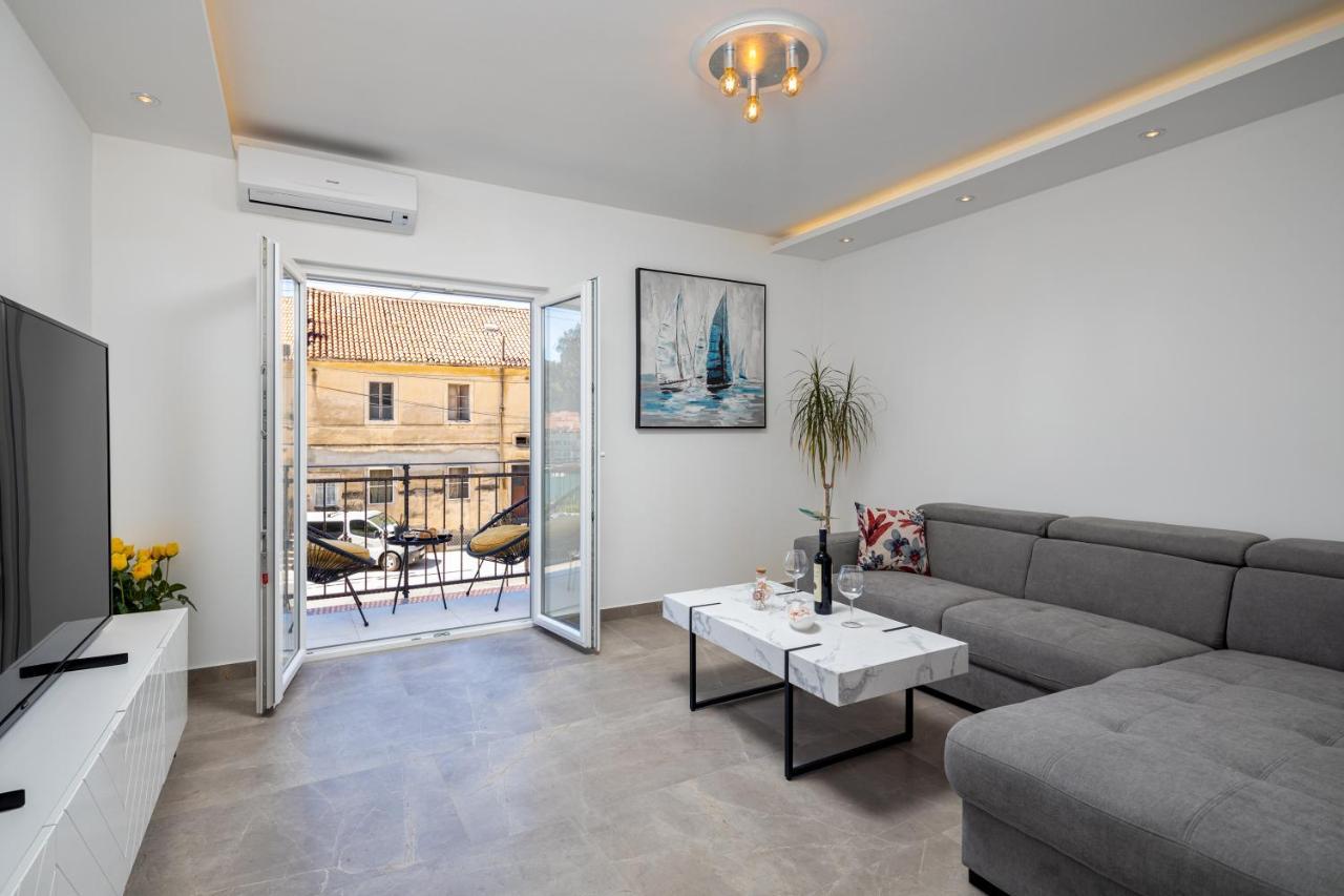 Apartment Navika 奥米什 外观 照片