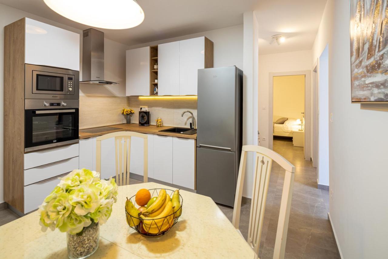 Apartment Navika 奥米什 外观 照片