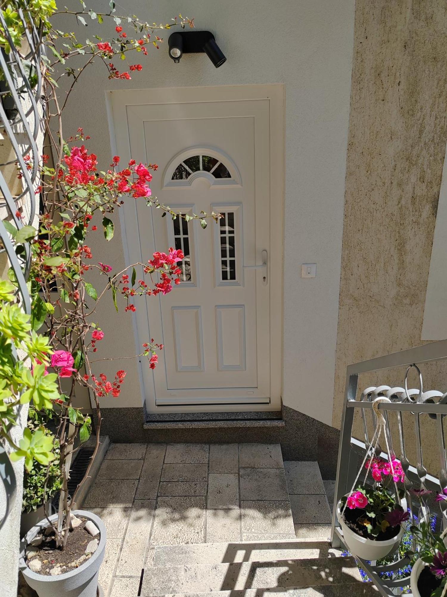 Apartment Navika 奥米什 外观 照片